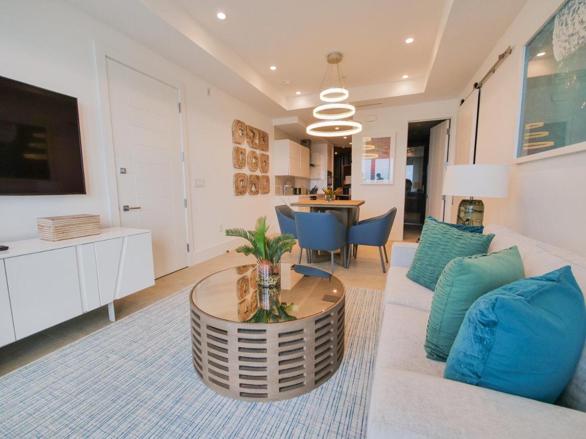 Rum Point Club Residences Driftwood Village Ngoại thất bức ảnh