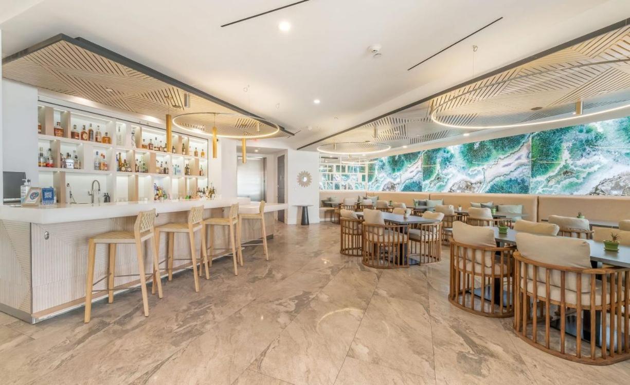 Rum Point Club Residences Driftwood Village Ngoại thất bức ảnh